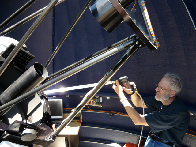 Mike Rice using a snow gun, developed at New Mexico Skies, to clean the mirror of a 24-inch RCOS. Mike Rice